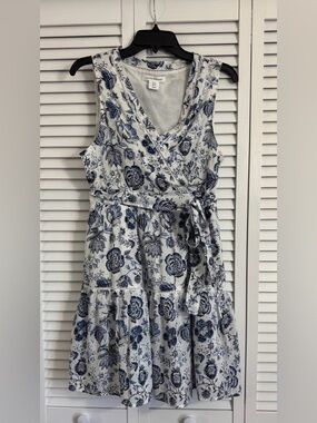 Lucky Brand White and Blue Floral Sleeveless Wrap Dress Size 10